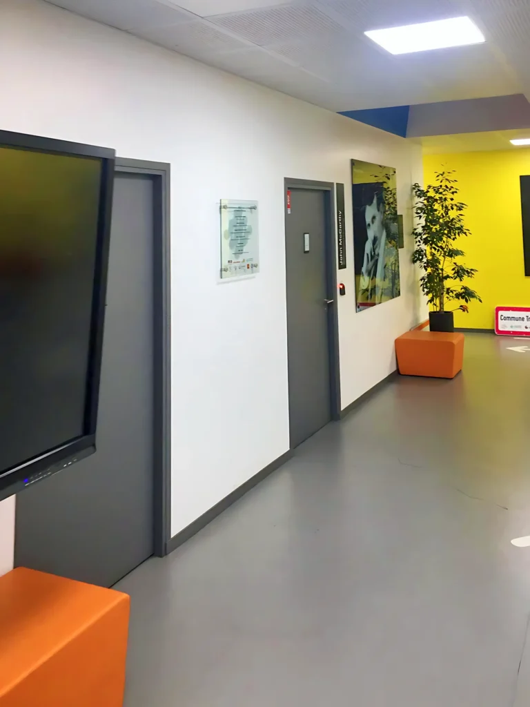 Hall d’accueil du campus AI2 à Écouen