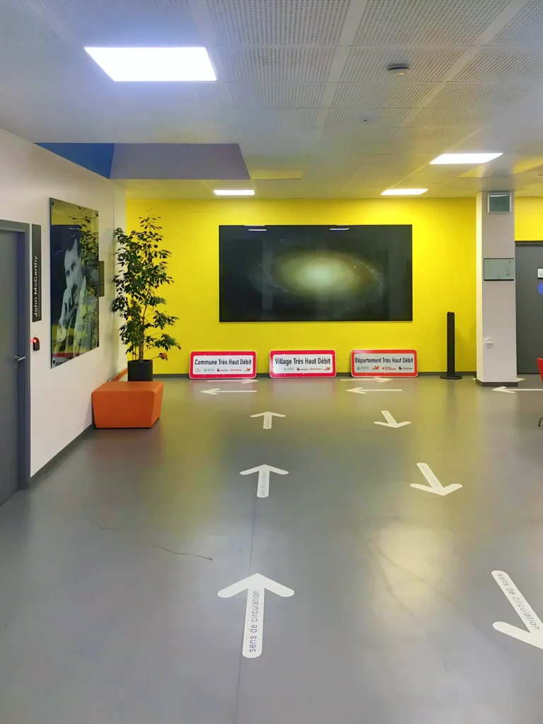 Hall du Hub Nikola Tesla, campus AI2