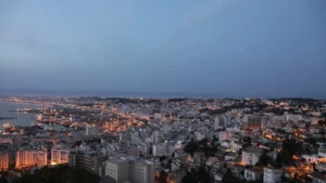 Alger au crépuscule, vue sur la ville et la baie