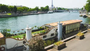 La Seine et la tour Eiffel à Paris