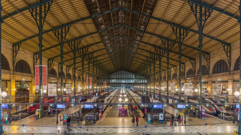 La gare du Nord à Paris, à 22 minutes du campus d’Écouen