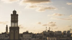 Vue de Casablanca et de la tour de l’horloge de l’ancienne médina