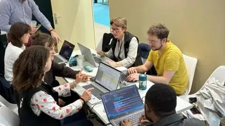 Étudiants AI2 au travail lors du hackathon GAIA
