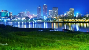 Le Plateau, quartier d’affaires d’Abidjan, vu depuis le pont Alassane-Ouattara